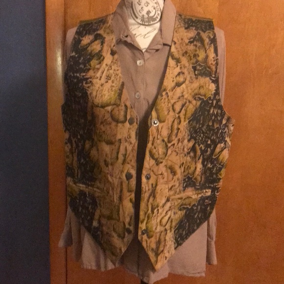 Vest - Picture 1 of 3